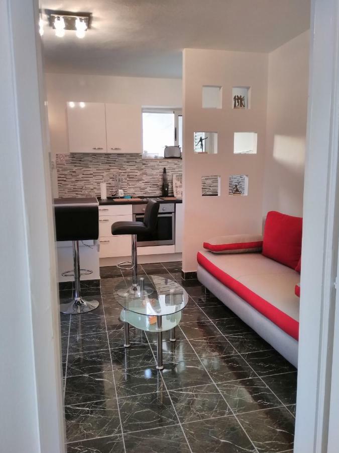 Fei Fei Apartments Račišće Esterno foto